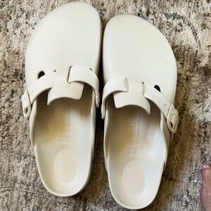 Birkenstock women’s Boston Clogs in Cream White
